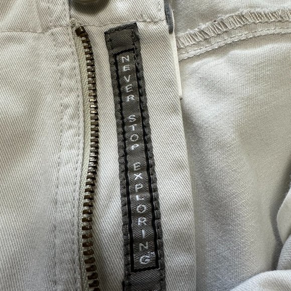 THE NORTH FACE “Never Stop Exploring" Shorts - Picture 7 of 7